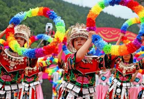 苗族的踩花山节，苗族花山节是什么？ 苗族儿童歌曲 踩花山